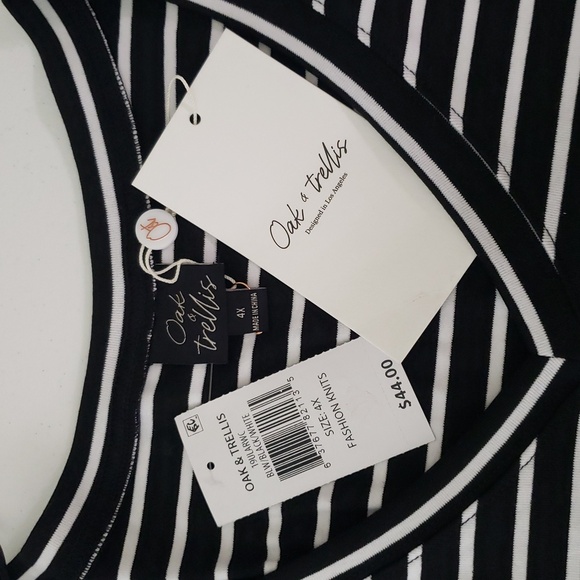 Plus Size NWT Women's Boxy Top 4X Black White Striped V-neck Casual Relaxed New - Picture 8 of 11